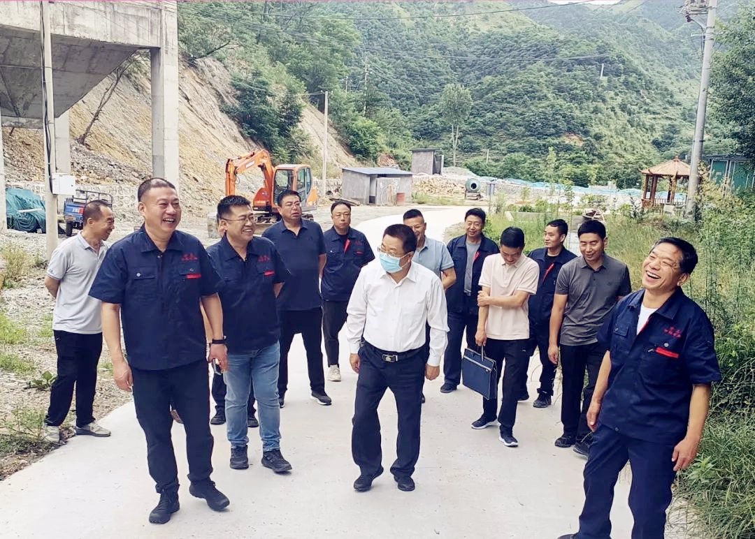 盧氏縣領(lǐng)導深入包聯(lián)企業(yè)中科礦業(yè)實地調(diào)研