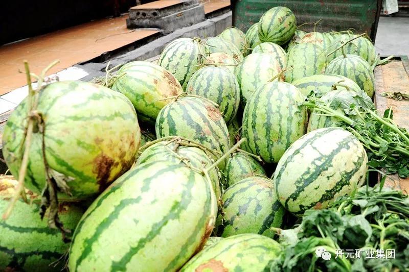 買下一整車西瓜，讓瓜農(nóng)早點回家