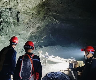 西溝鐵礦｜織密安全防護(hù)網(wǎng)，護(hù)航全年“零傷亡”